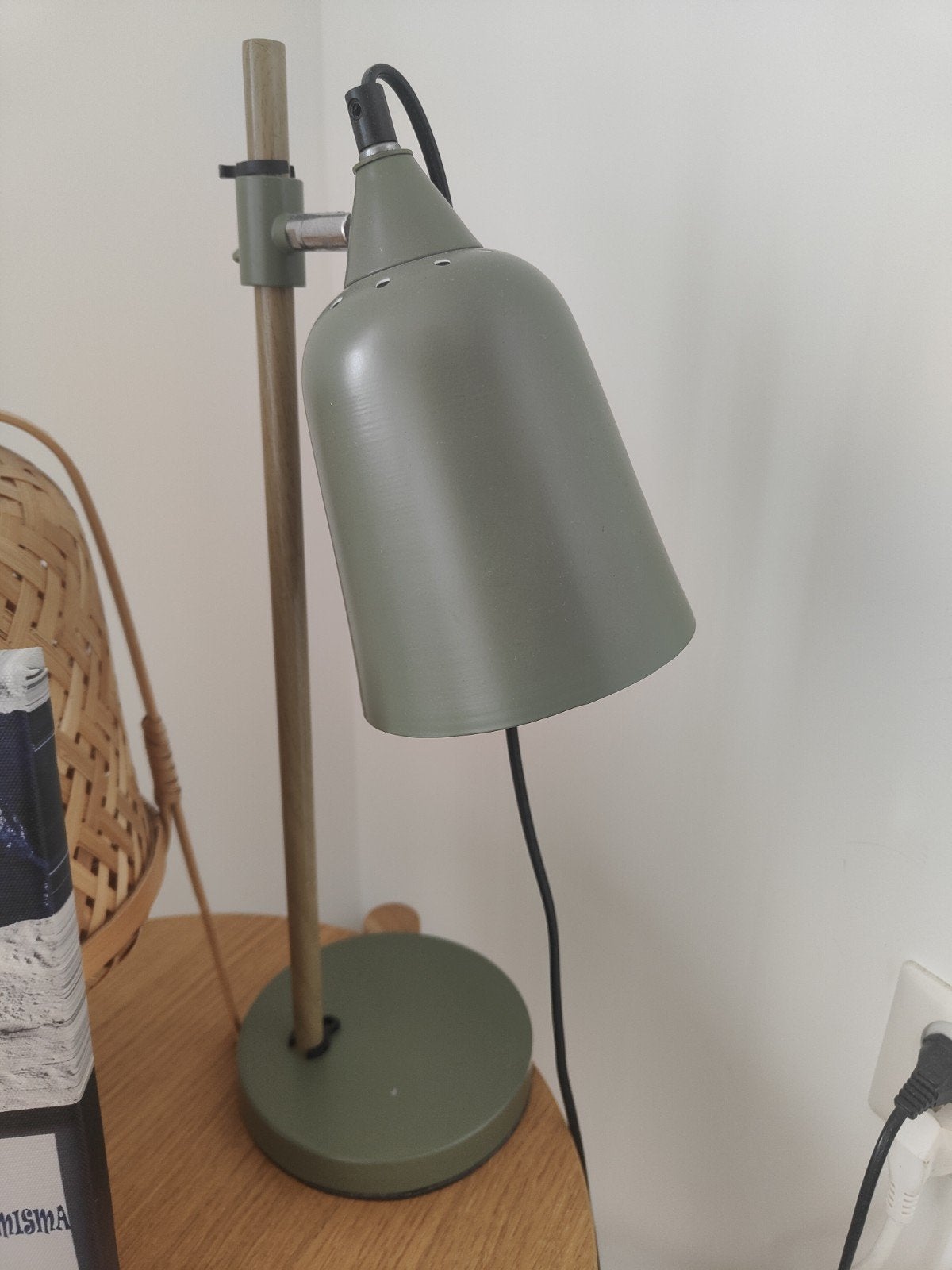 Moderne tafellamp met houten accenten en groene kap, Ophalen, Bureaulamp, Gebruikt, Groen
