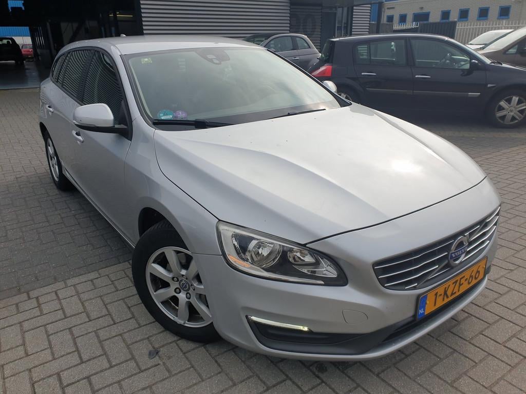 Volvo V60 1.6 T3 Kinetic, Auto's, Voorwielaandrijving, Gebruikt, 4 cilinders, 150 pk