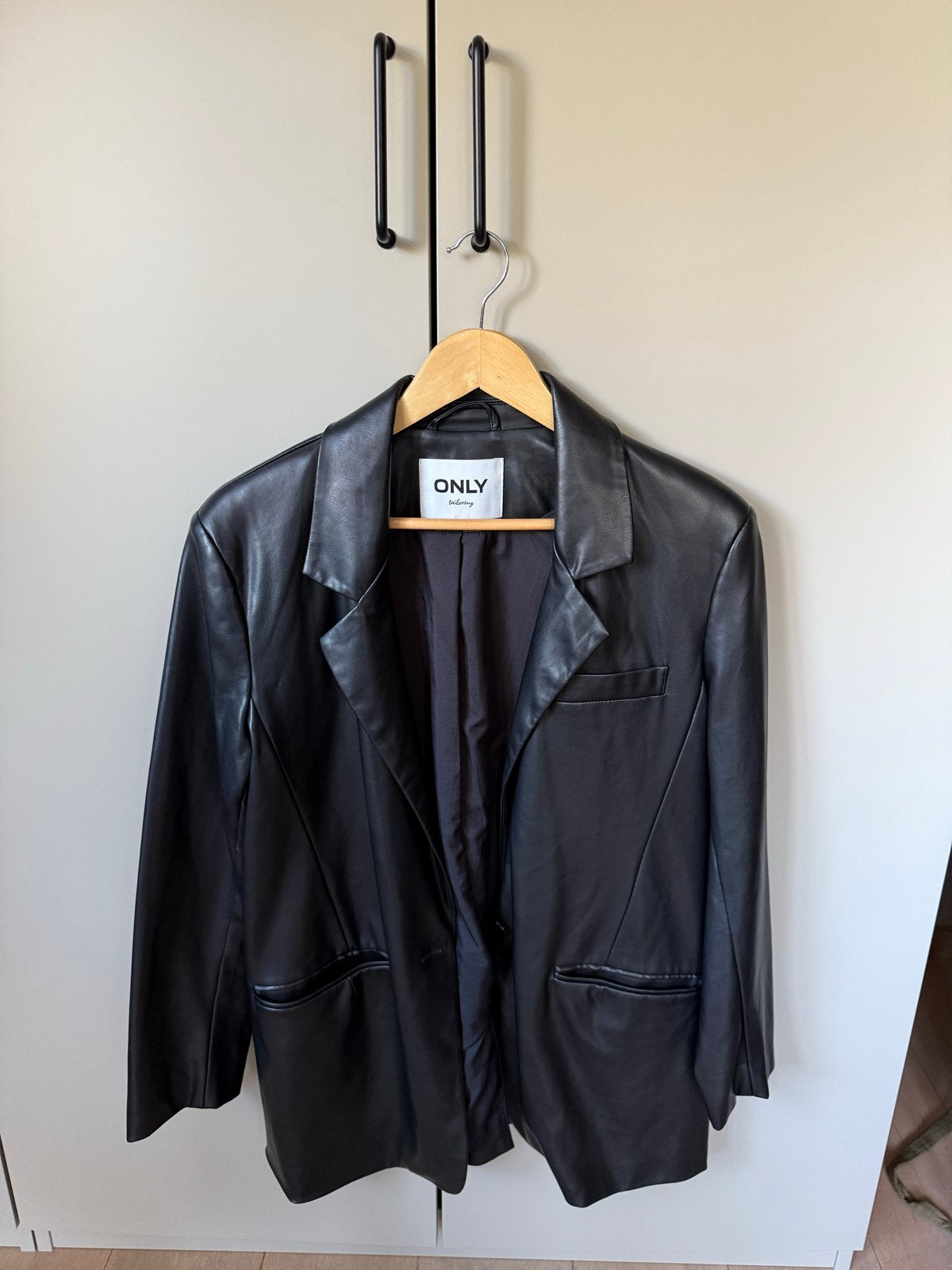 ONLY Zwarte Faux Leren Blazer - Maat M, Ophalen of Verzenden, Zo goed als nieuw, Maat 38/40 (M), Zwart
