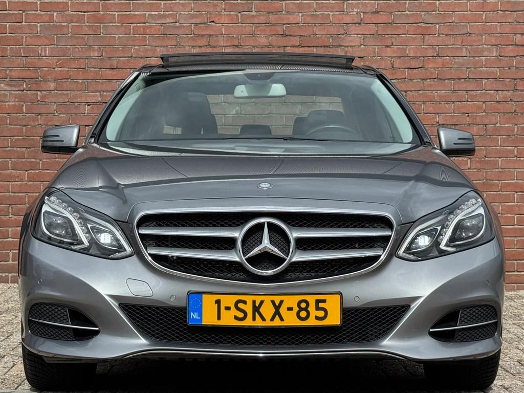Mercedes-Benz E-Klasse 200 | NL-AUTO! | DEALER OH! | LEDER!, Auto's, Automaat, Achterwielaandrijving, Gebruikt, 4 cilinders