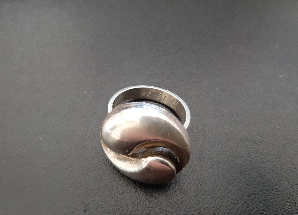 grote zilveren ring, ø 17 mm, Jing Jang patroon, 835 gemerkt, Sieraden, Tassen en Uiterlijk, Gebruikt, Verzenden, 17 tot 18, Dame of Heer