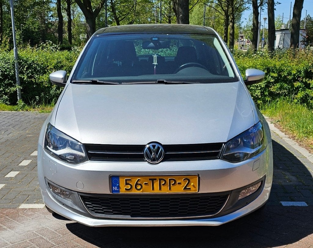 VW Polo 1.2 TSI Highline 105PK 2012 Zilvergrijs | 103.796 KM, Voorwielaandrijving, 40 €/maand, Zwart, 1200 kg