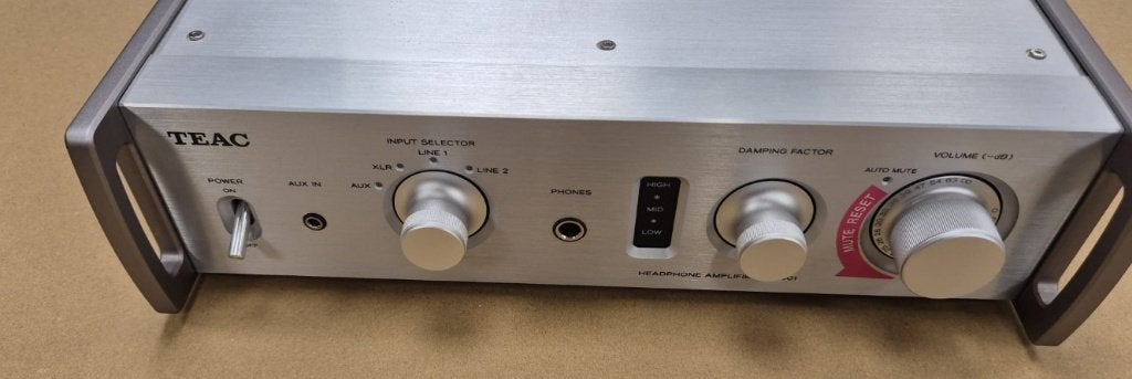 HA501 Teac hoofdtelefoonversterker, Overige merken, Ophalen of Verzenden, Zo goed als nieuw, 120 watt of meer