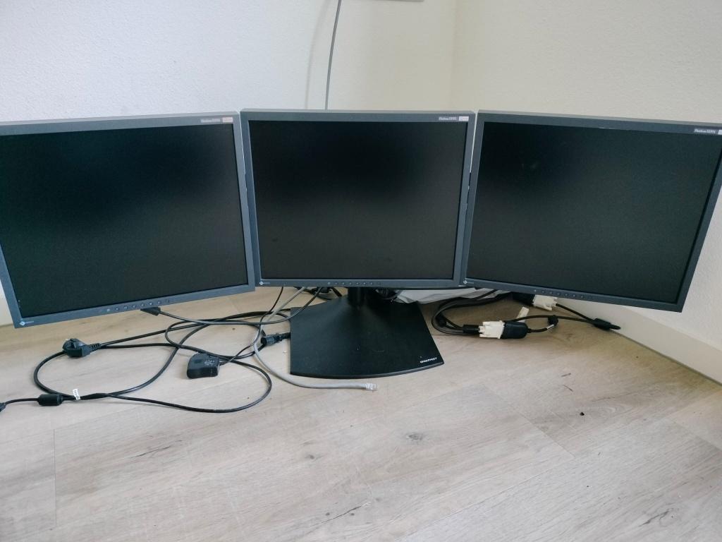 Ergotron DS100 Triple Stand - Heavy Duty setup met 3x Eizo, Computers en Software, Monitoren, Gebruikt, 60 Hz of minder, DVI, VGA