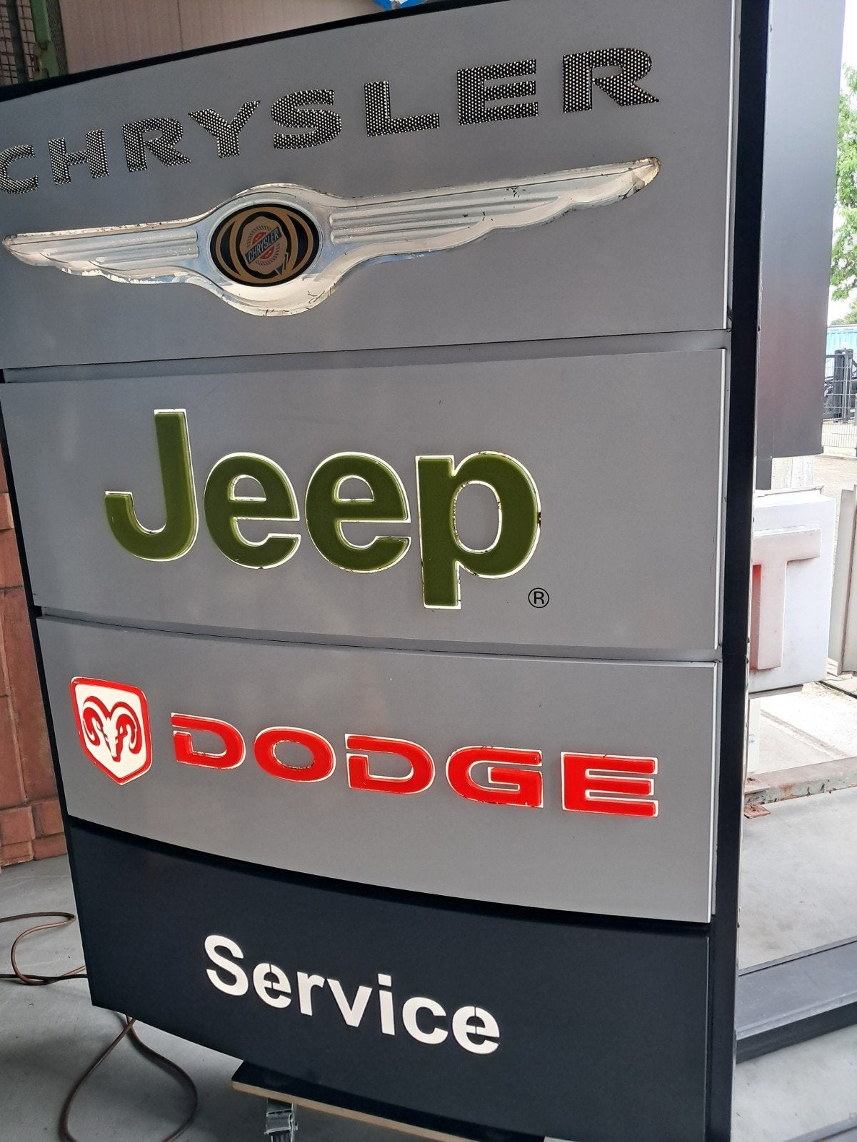 Foto 4 van Oude Lichtreclame Dodge Jeep Chrysler dealer 172cm werkt