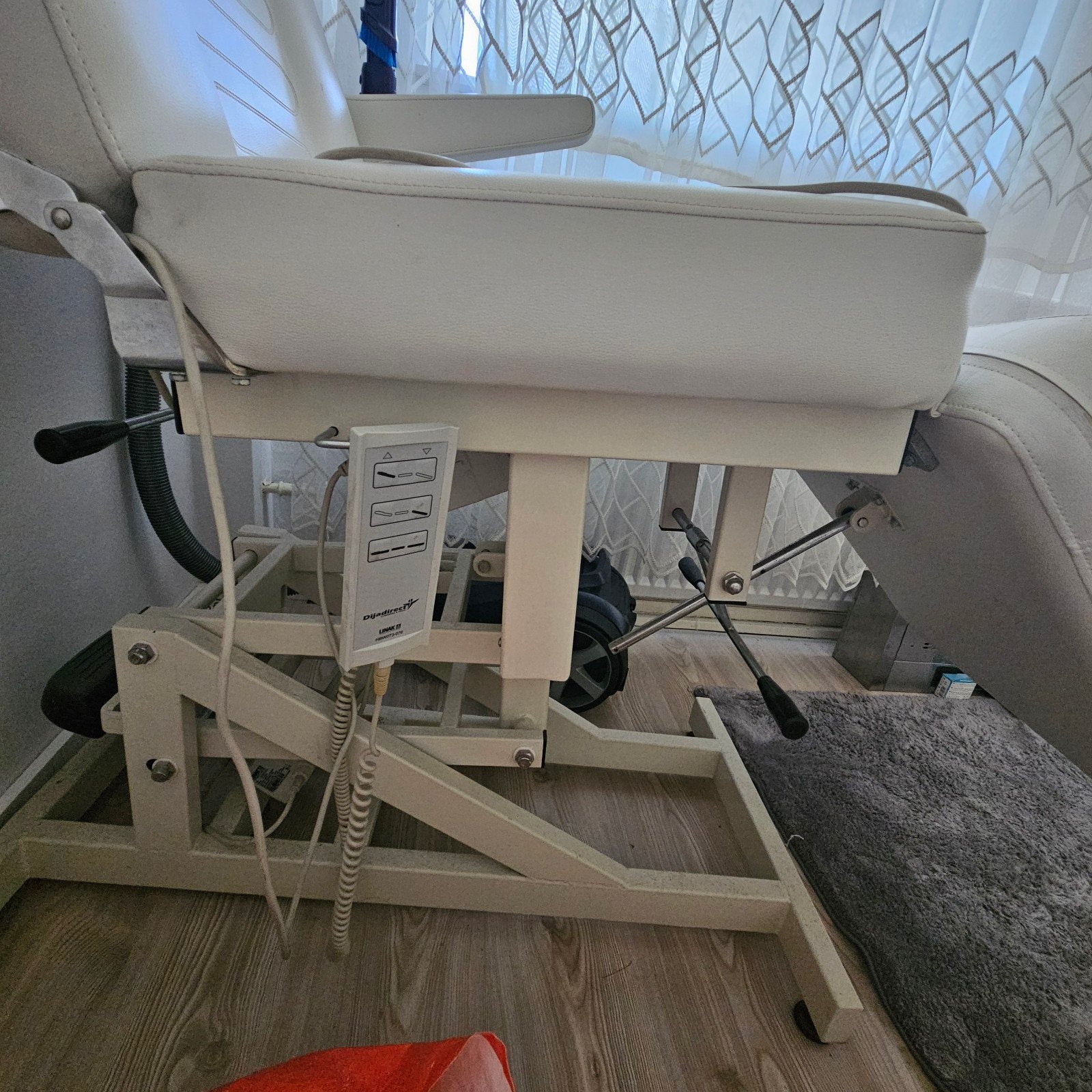 Elektrische behandelstoel / massagestoel - Wit, Kunststof, Gebruikt, Wit, Ophalen of Verzenden