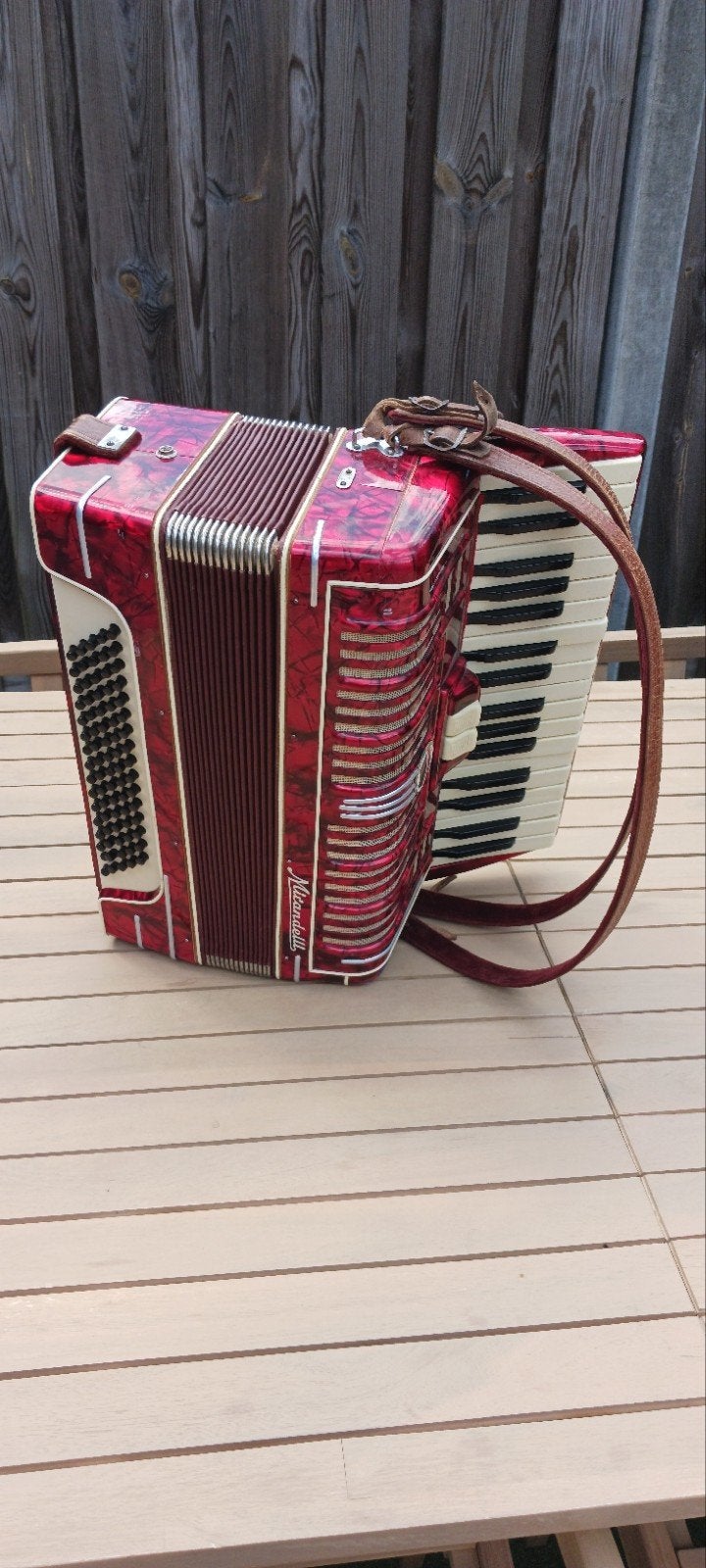 MIRANDELLI 2 ROSSO ACCORDEON  80 / 34 IN LEREN KOFFER, Muziek en Instrumenten, Accordeons, Ophalen of Verzenden, Gebruikt, Overige merken