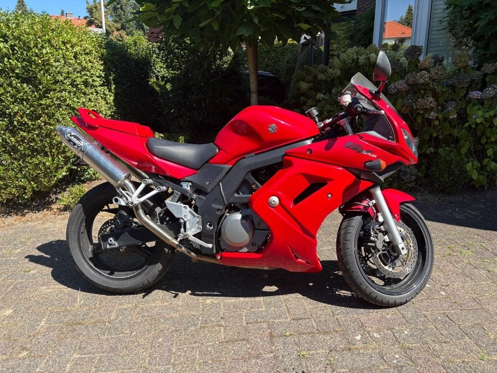 Suzuki SV650S - Goede staat met Deeptone uitlaten, 2 cilinders, Sportuitlaat, Motorrijbewijs A, Gebruikt