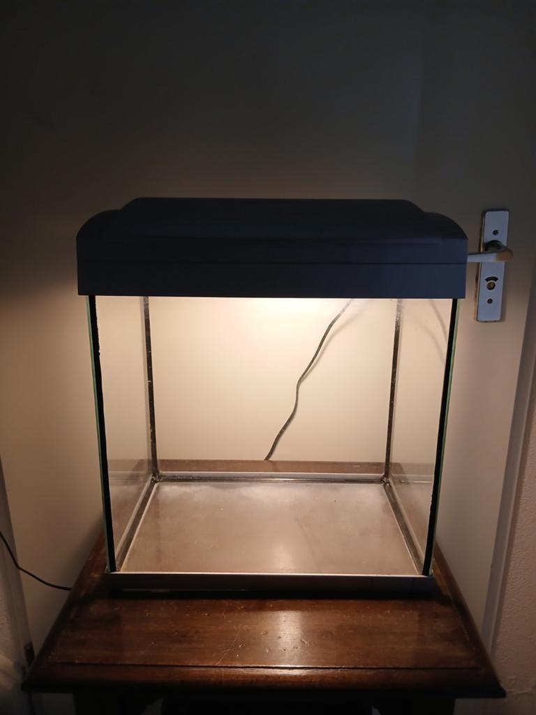 Aquarium 25L met verlichting, Ophalen, Zo goed als nieuw, Leeg aquarium
