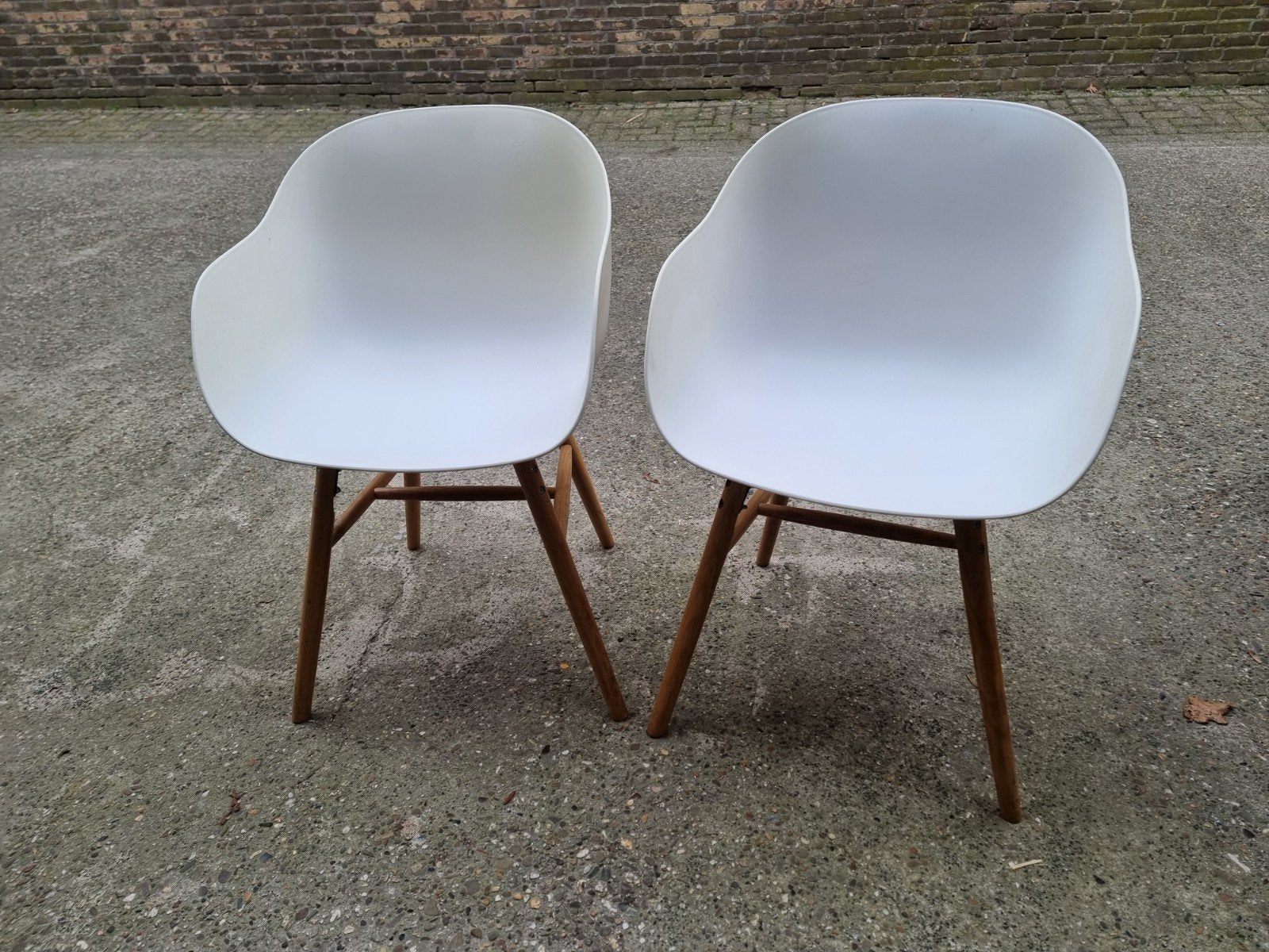 2 Witte Eetkamerstoelen met Houten Poten, Gebruikt, Twee, Wit, Modern