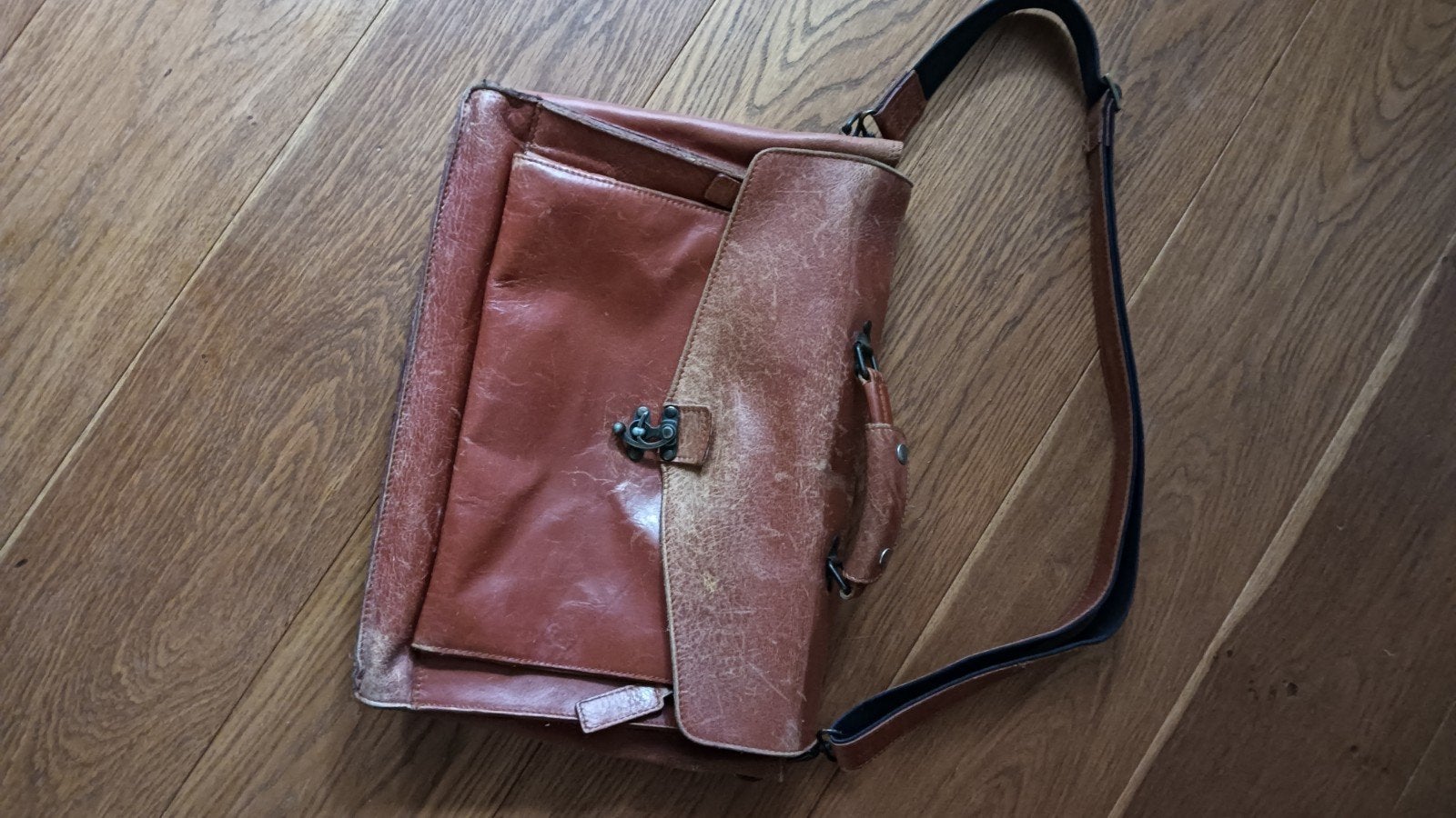 Aktetas / laptoptas - echt leer cognac - vintage look, Computers en Software, Laptoptassen, Ophalen, Gebruikt, Bruin, Gevoerd laptopvak