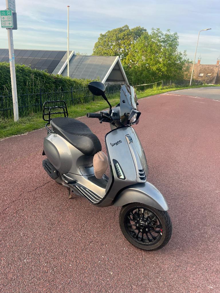 Vespa Sprint | I-GET | 2022 | CUSTOM GRIJS| SNOR, Fietsen en Brommers, Scooters | Vespa, Zo goed als nieuw, Vespa S, Maximaal 25 km/u