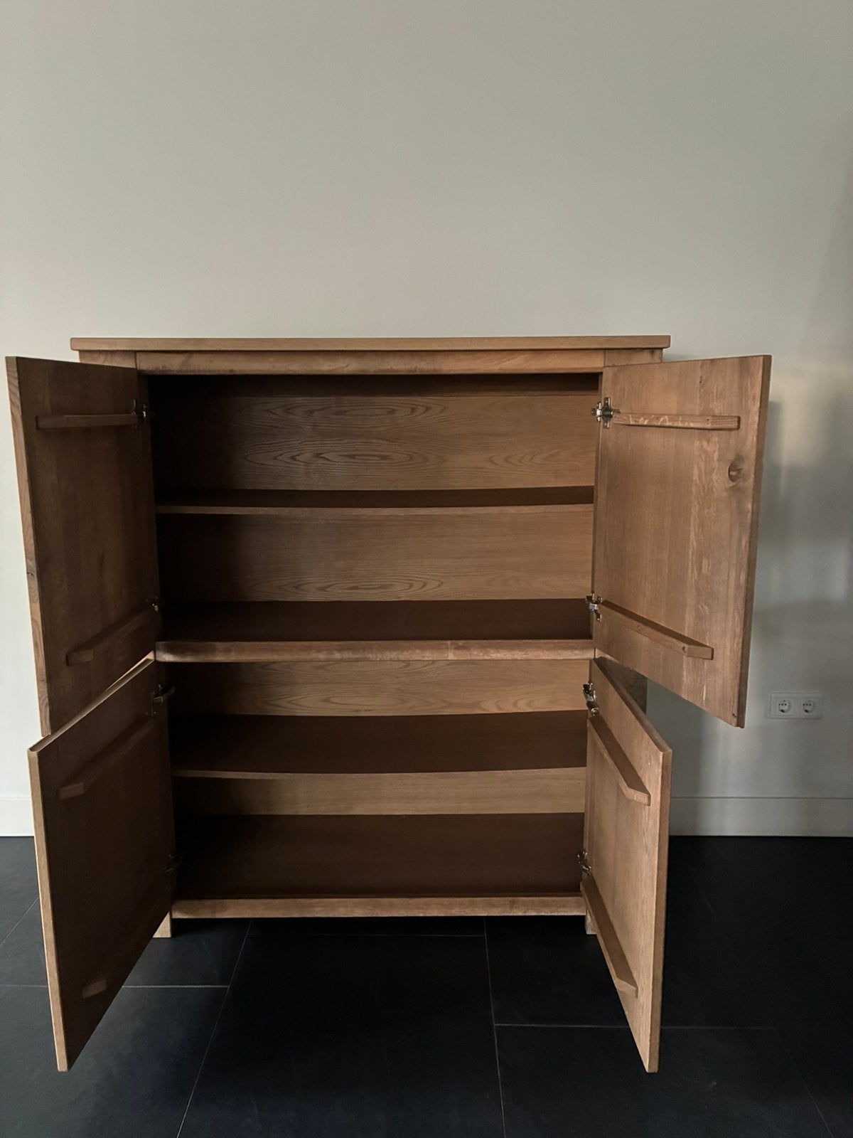 Mooie massieve kast 130 breed, Ophalen, Zo goed als nieuw, 25 tot 50 cm, Minder dan 150 cm