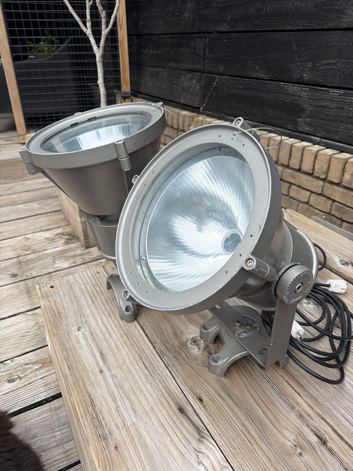 iGuzzini buitenlampen - set van 2, Huis en Inrichting, Overige merken, Gebruikt, Waterbestendig, Grijs