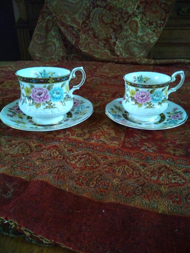 2 KOP+SCHOTEL fine bone china, QUEENS, decor Cathay, Ophalen of Verzenden, Zo goed als nieuw, Overige stijlen, Kop(pen) en/of Schotel(s)