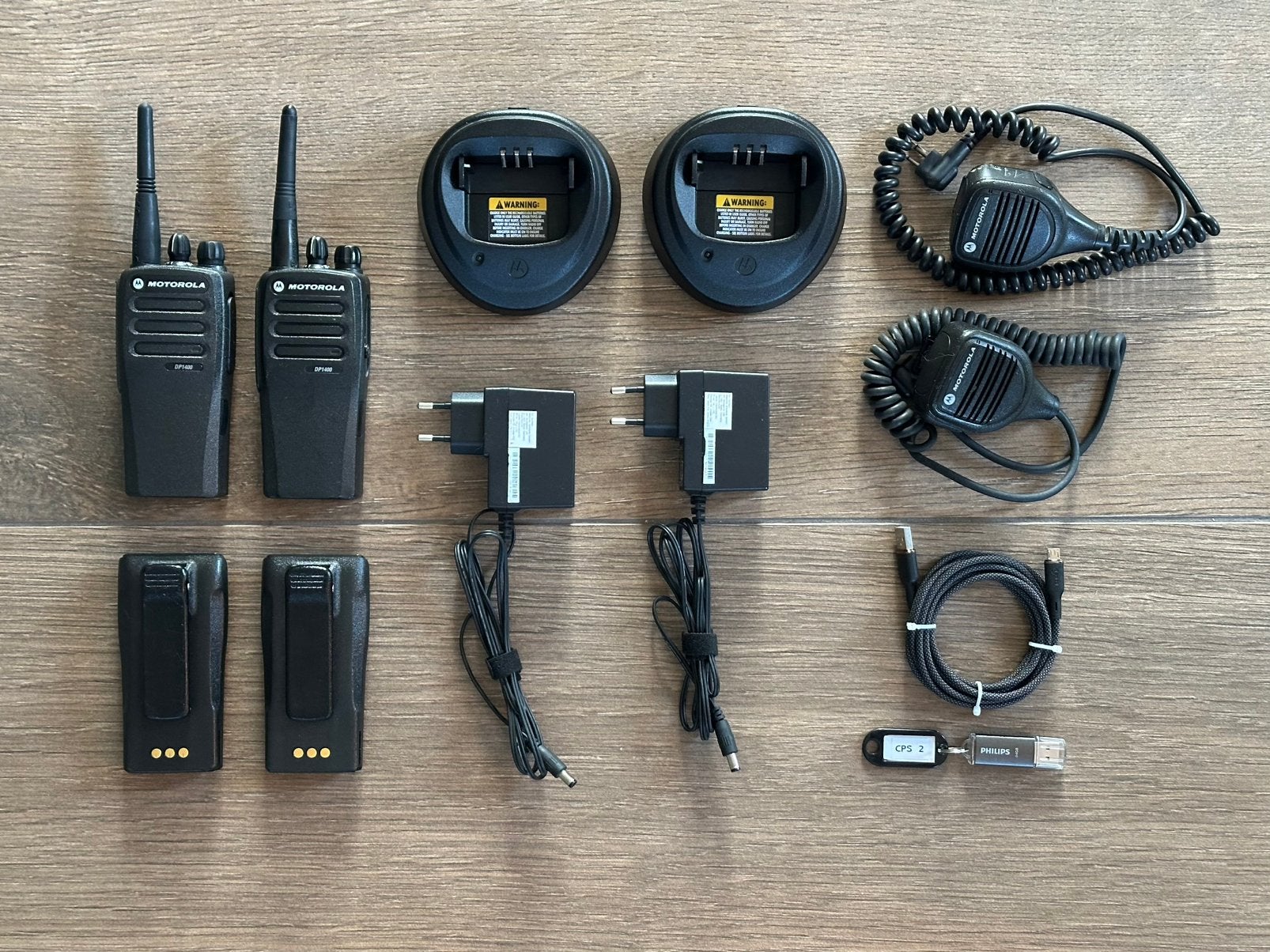 2x Motorola DP1400 (UHF) met accu’s, laders en progr.kabel, Gebruikt, 5 tot 15 km, Ophalen of Verzenden, Portofoon of Walkie-talkie