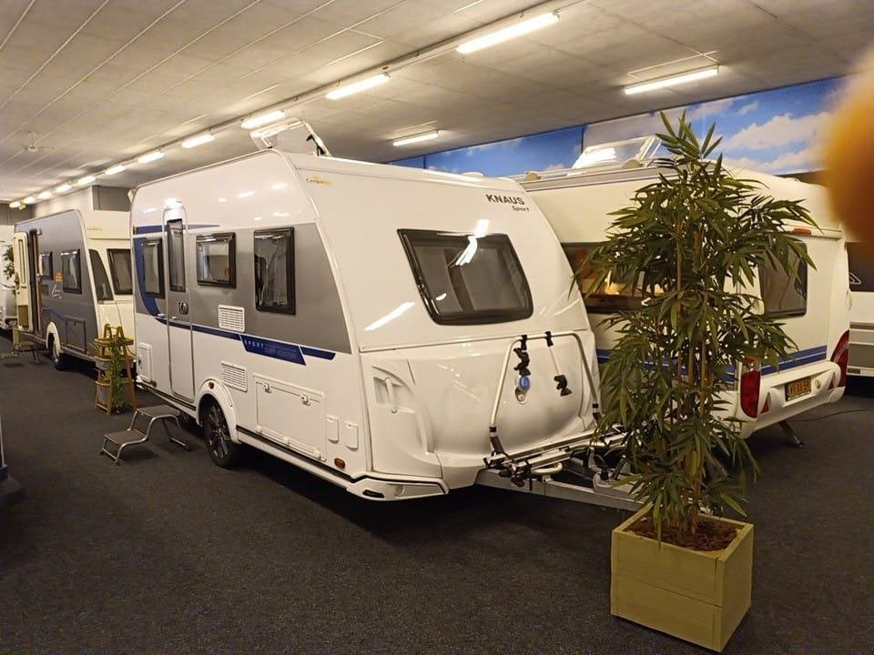 Knaus Sport Silver Selection 400 QD Caravan, Ringverwarming, Dwarsbed, Treinzit, 750 - 1000 kg