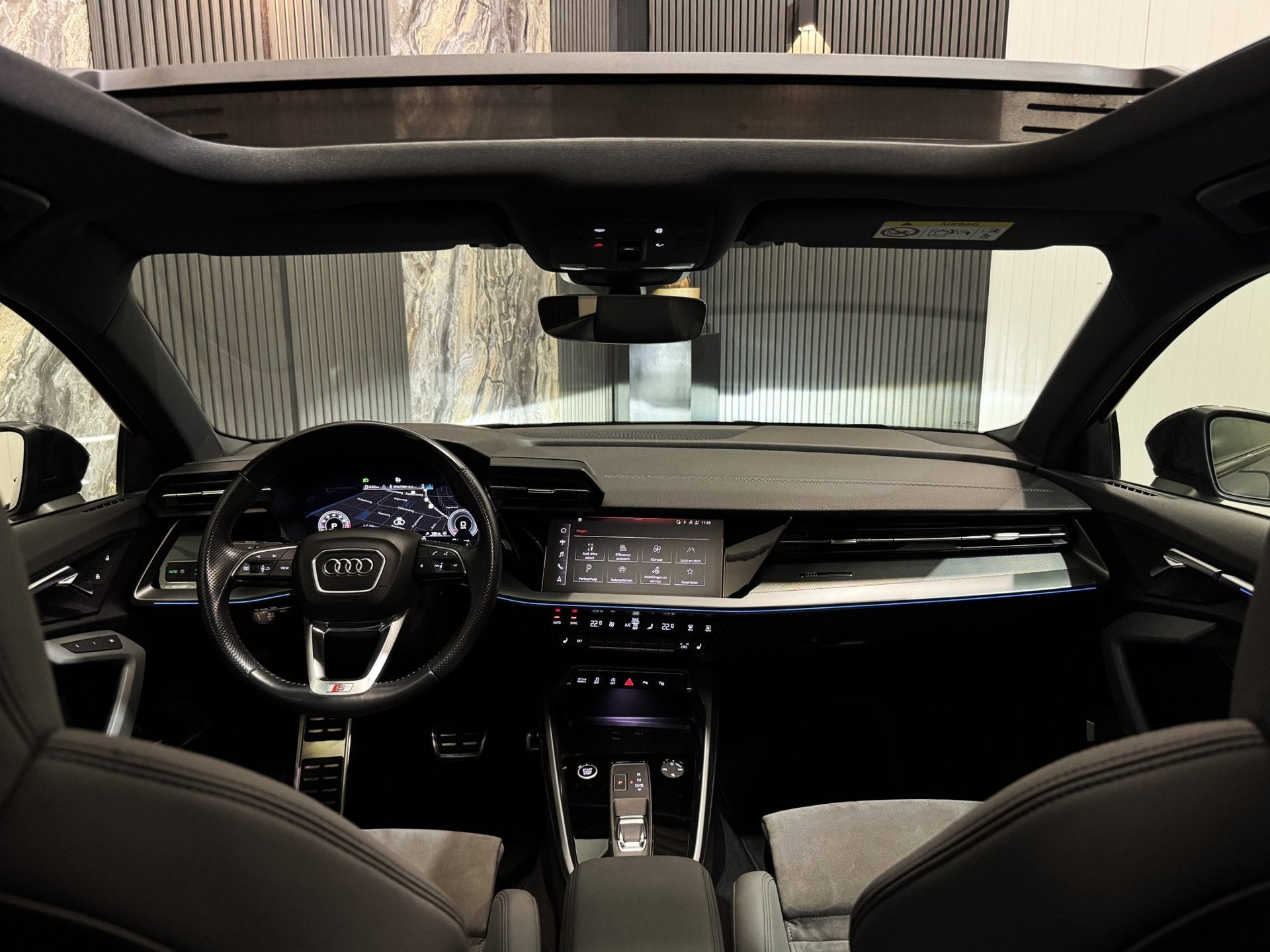 Audi A3 LIMOUSINE 35 TFSI S-line Black Optic|PANO|VIRTUAL|KU, Auto's, Dealer onderhouden, 4 cilinders, 150 pk, Bedrijf