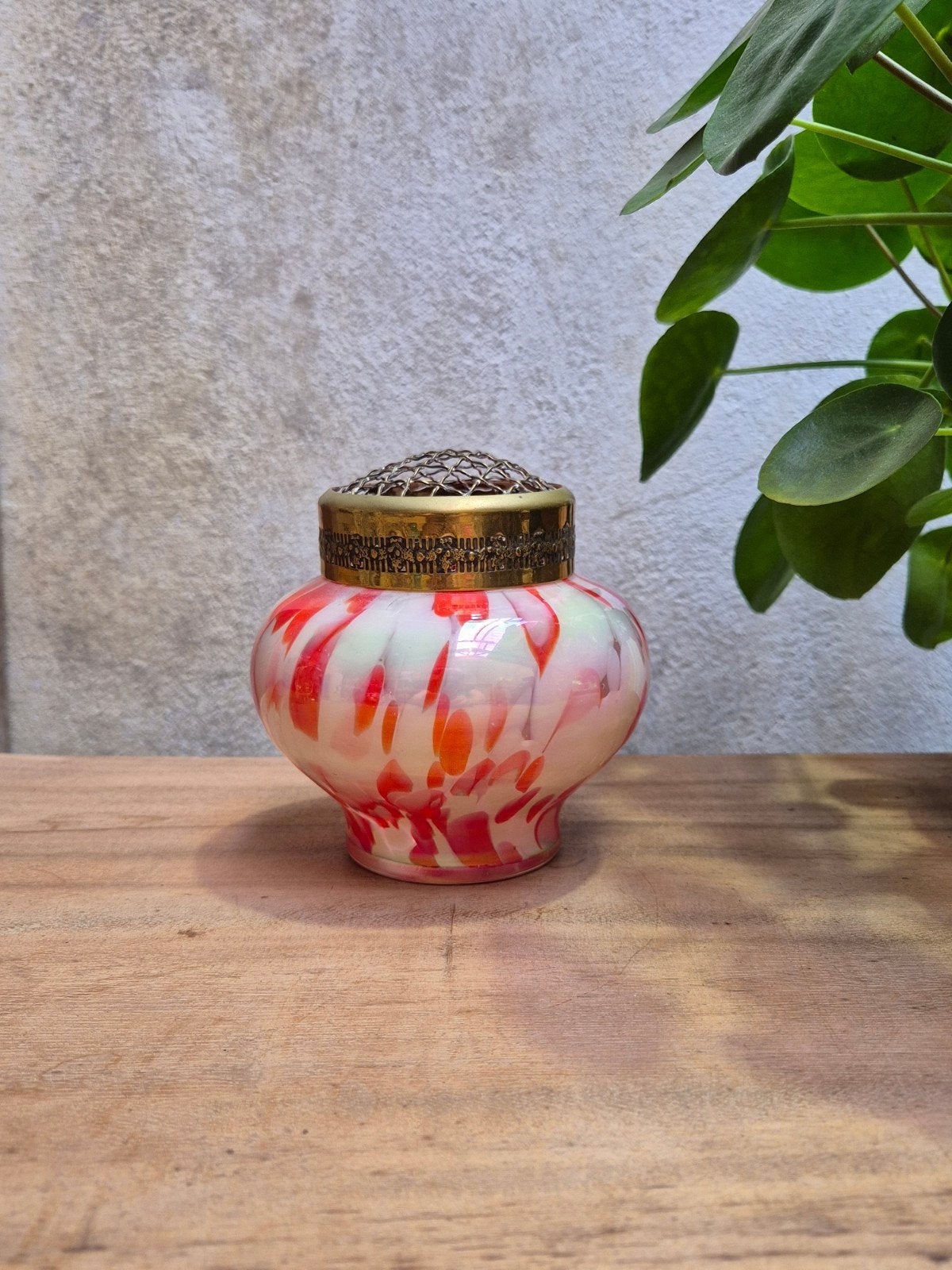 Vintage Art Deco rozenkom van rood iriserend Tsjechisch Glas, Antiek en Kunst, Ophalen of Verzenden