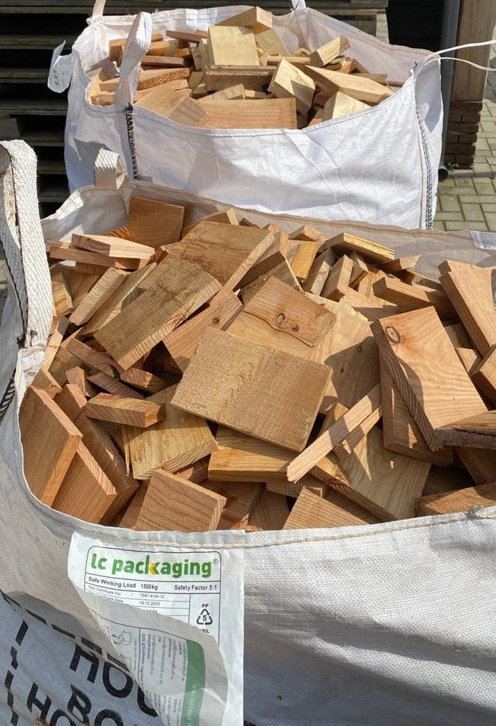Big bag vuren afvalhout - Ideaal aanmaakhout, Tuin en Terras, Haardhout, Minder dan 3 m³, Ophalen, Overige houtsoorten, Blokken