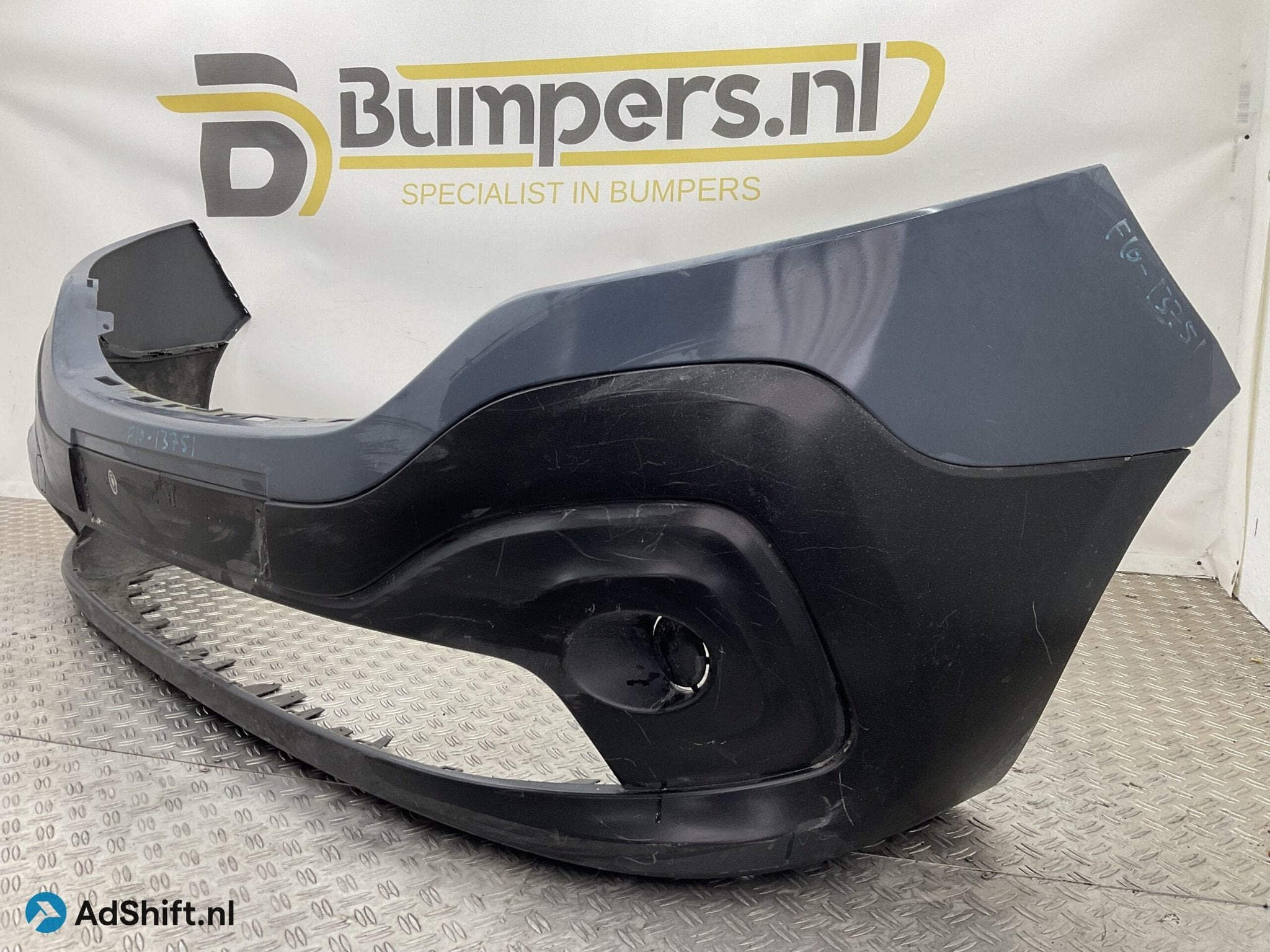 Bumper Renault Trafic 2014-2018 620223380R Voorbumper F10-13, Bumper