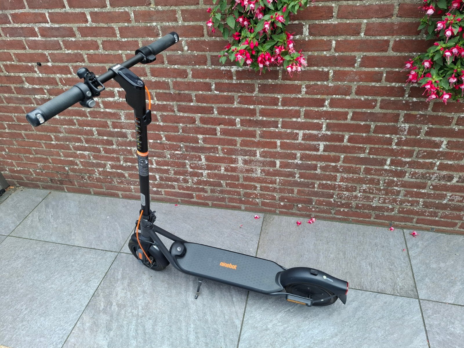 Ninebot elektrische step (E-scooter) - ninebot f2 pro, Fietsen en Brommers, Steps, Ophalen, Zo goed als nieuw, Elektrische step (E-scooter)