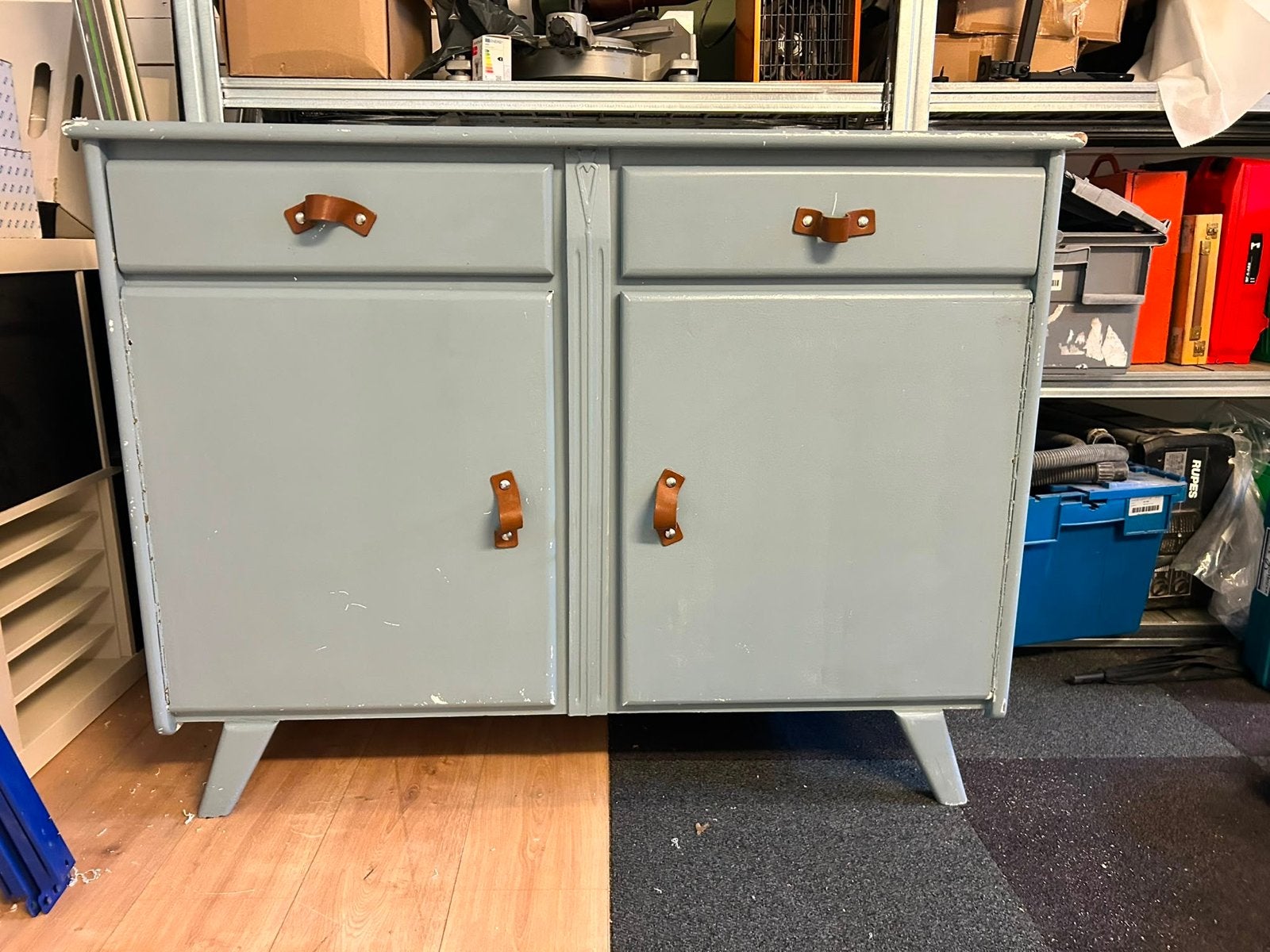 Grijze kast/dressoir  met lades en deuren, Ophalen, Gebruikt, 100 tot 150 cm, Met lade(s)