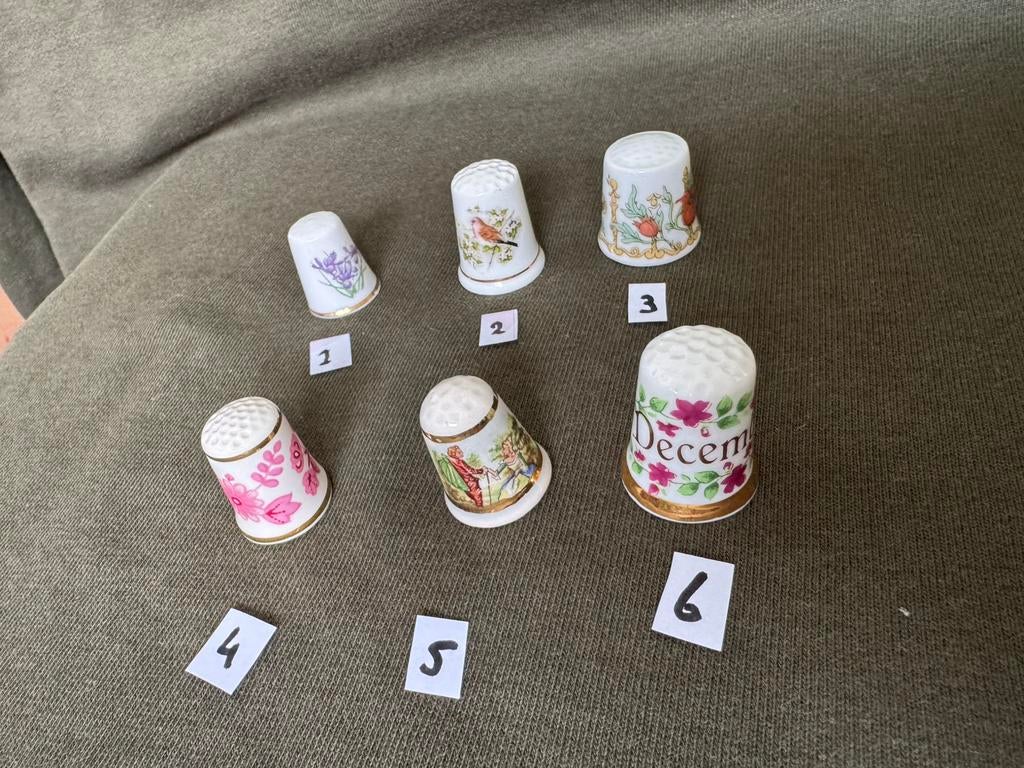 Vingerhoedjes, Ophalen of Verzenden, Zo goed als nieuw, Porselein