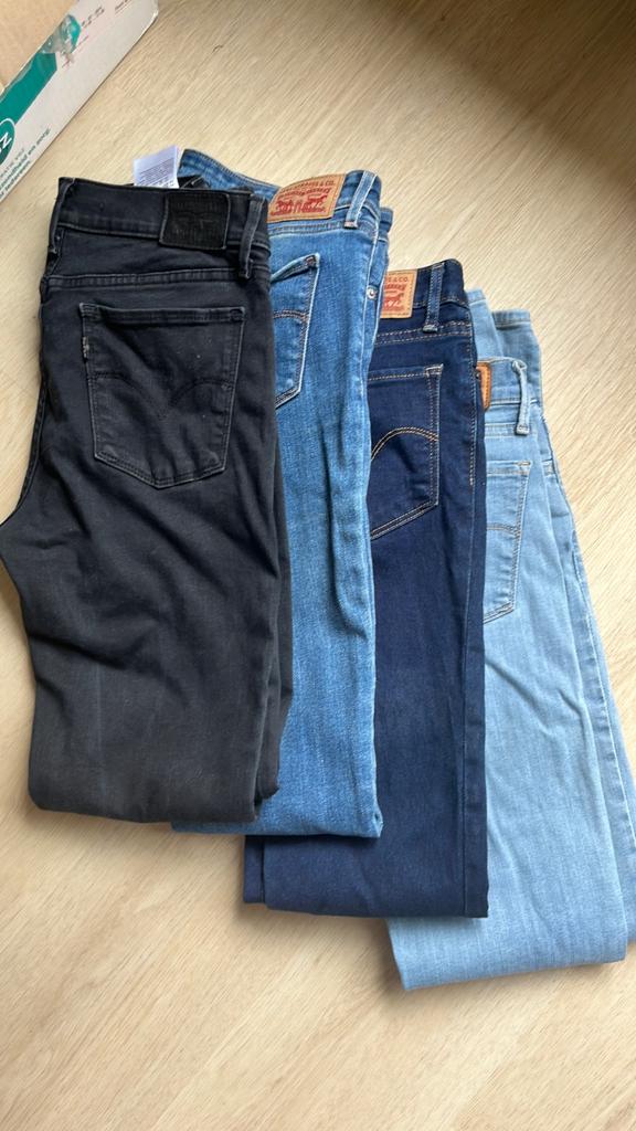 Levi's 710 Super Skinny jeans maat W27, Ophalen of Verzenden, Gedragen, Zwart, W27 (confectie 34) of kleiner