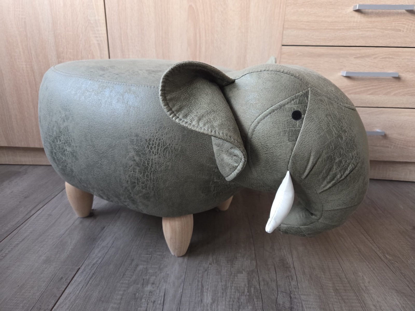 Leuke olifant poef/voetenbank - Zo goed als nieuw, Huis en Inrichting, Ophalen, 50 tot 75 cm, Zo goed als nieuw, Overige vormen