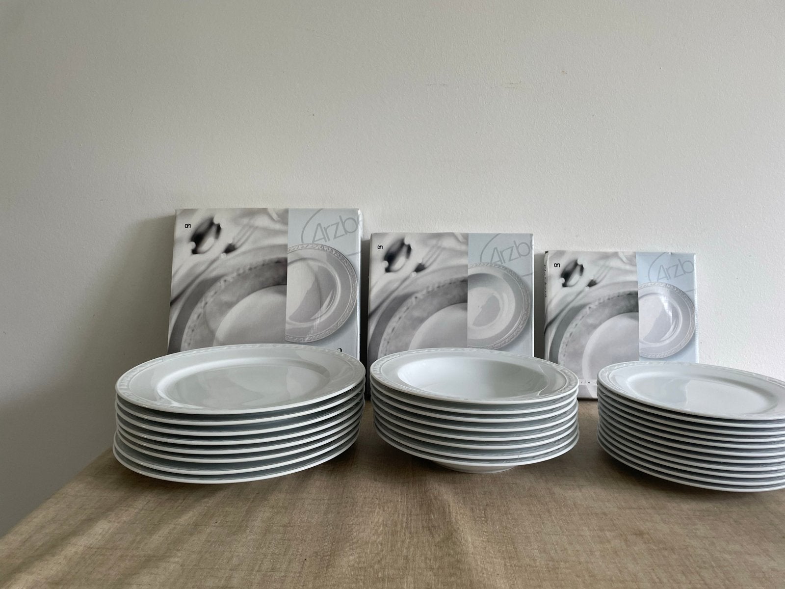 Arzberg wit porselein servies motief rand div. borden, Ophalen, Arzberg, Nieuw, Bord(en)