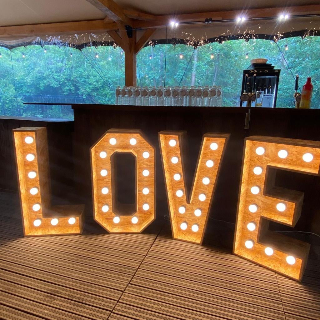 Houten Love Letters XL te huur, Hobby en Vrije tijd, Feestartikelen | Verhuur, Ophalen, Geboorte of Huwelijk