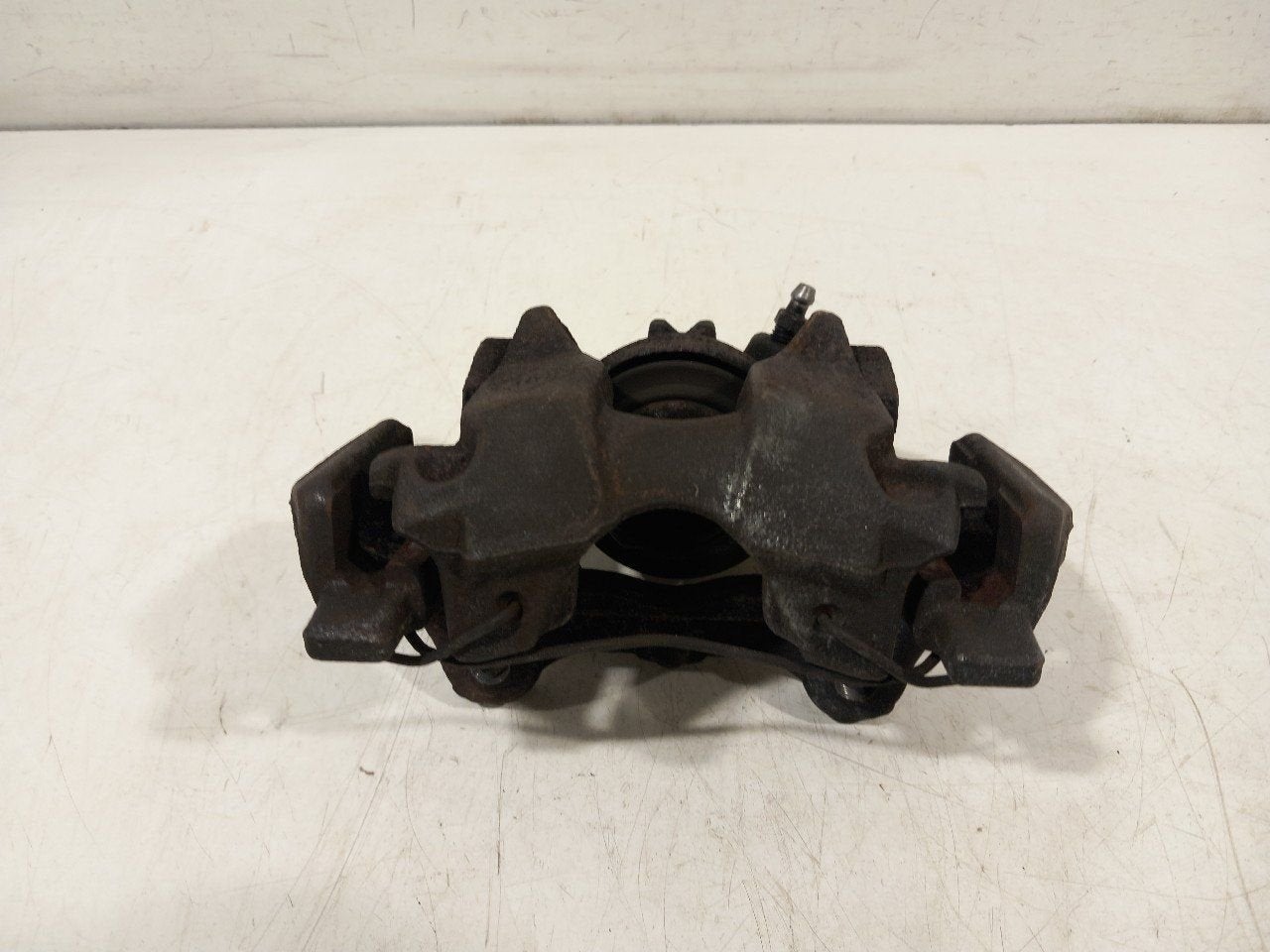 Remklauw links voor Renault Clio, Onderdelen@venauto.nl, Van der Ven Autorecycling B.V., Gebruikt, Ettenseweg 76, 4706 PB Roosendaal, The Netherlands