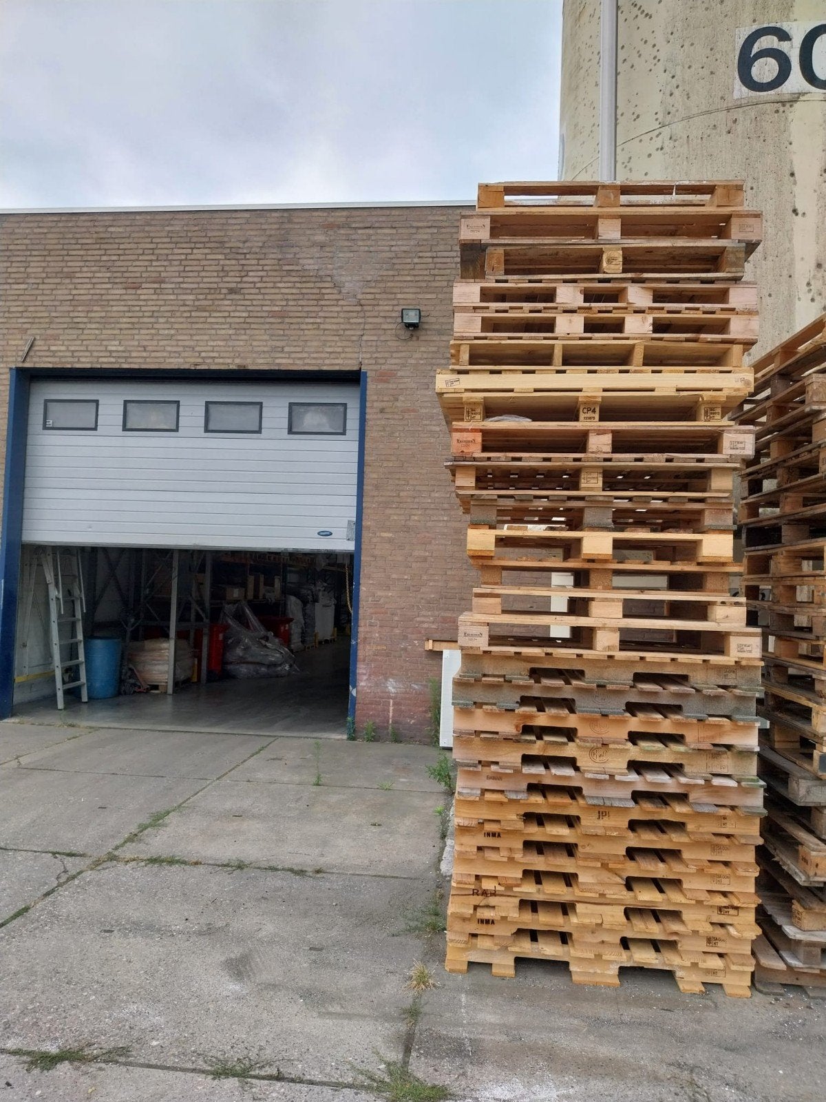 Stapel pallets in goede staat - per stuk of hele partij, Ophalen