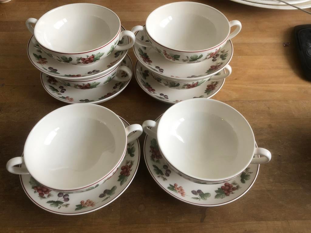 Wedgwood provence soepkom/soepkop met schotel, Ophalen of Verzenden, Zo goed als nieuw, Porselein, Kop(pen) en/of Schotel(s)