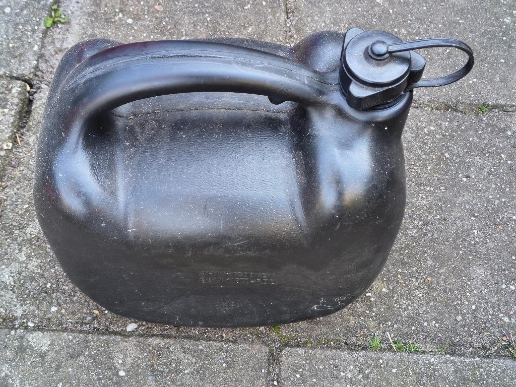 Jerrycan Diesel 10 Liter Met Schenktuit, Auto diversen, Overige Auto diversen, Ophalen of Verzenden