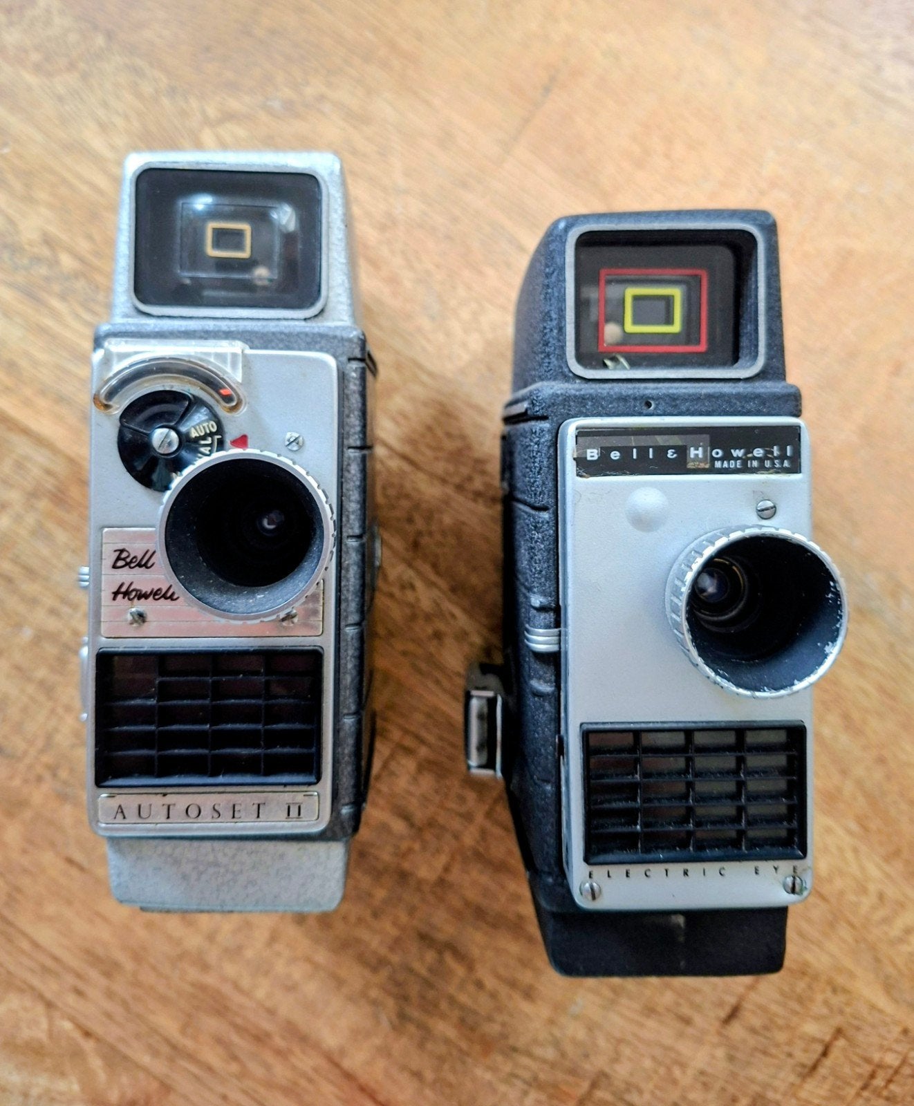 Te koop: 2 Bell  & Howell  8mm filmcamera's  jaren 50/60, Ophalen, 8mm film