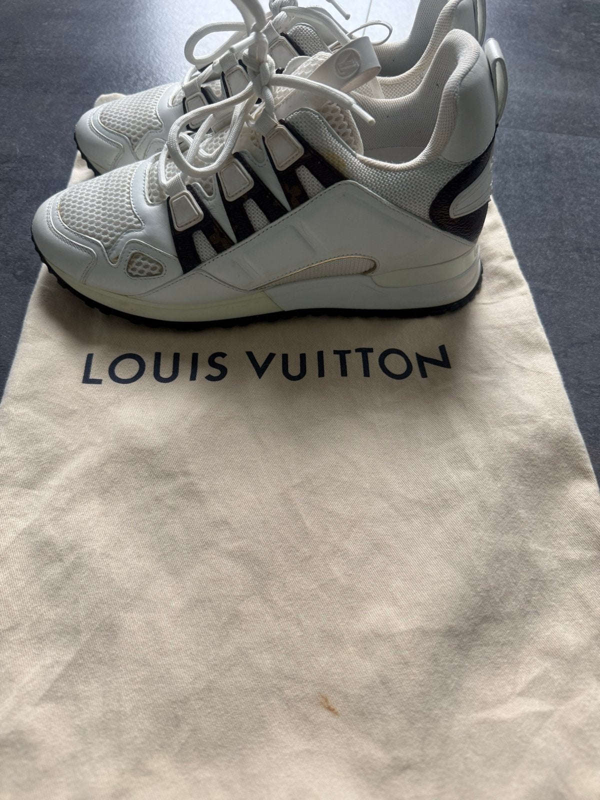 Louis Vuitton Run Away Sneakers Dames Maat 36.5, Ophalen of Verzenden, Gedragen, Wit, Sneakers of Gympen