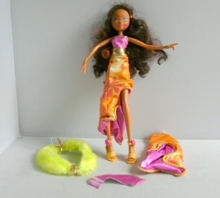 Winx # Aisha Layla   24 cm met accessoires  (ca 2008)., Ophalen of Verzenden, Zo goed als nieuw, Pop
