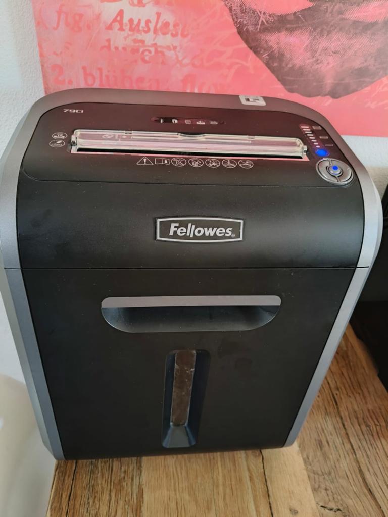 Papier versnipperaar - Kantoor kwaliteit - Zeer compact, Ophalen, Zo goed als nieuw