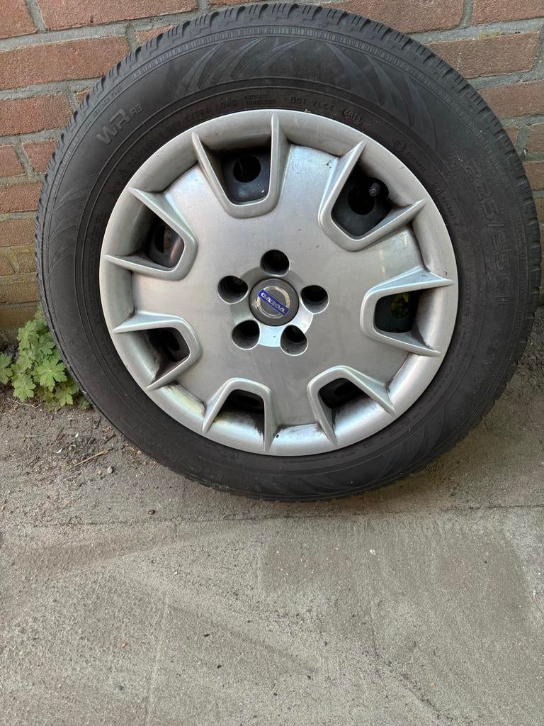Volvo Velgen (4st)) met Nokian Winterbanden 225/55 R17, Auto-onderdelen, Banden en Velgen, Ophalen, Gebruikt, Banden en Velgen