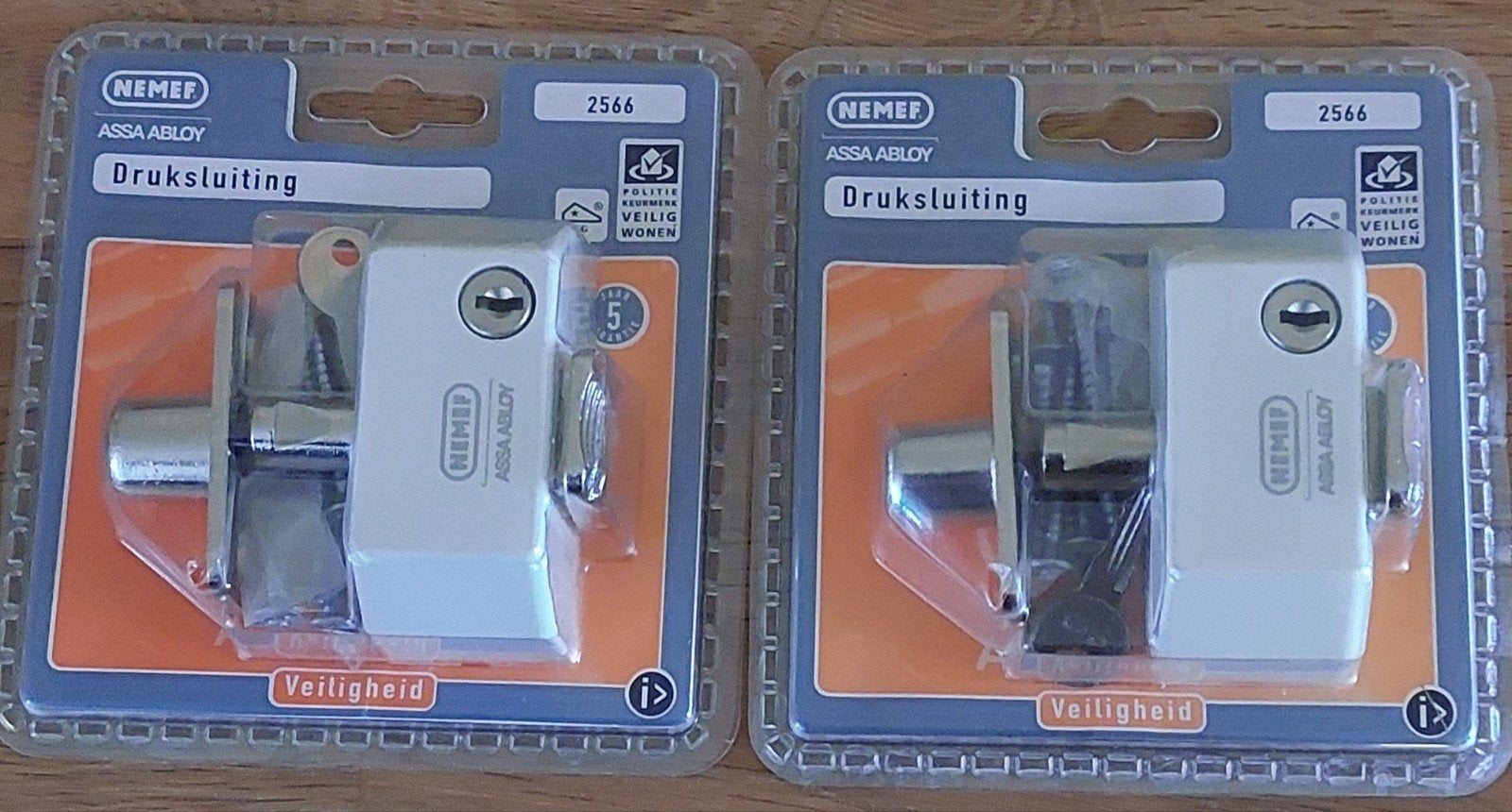2 stuks nemef veiligheids druk sluiting nieuw., Ophalen of Verzenden, Nieuw, Slot