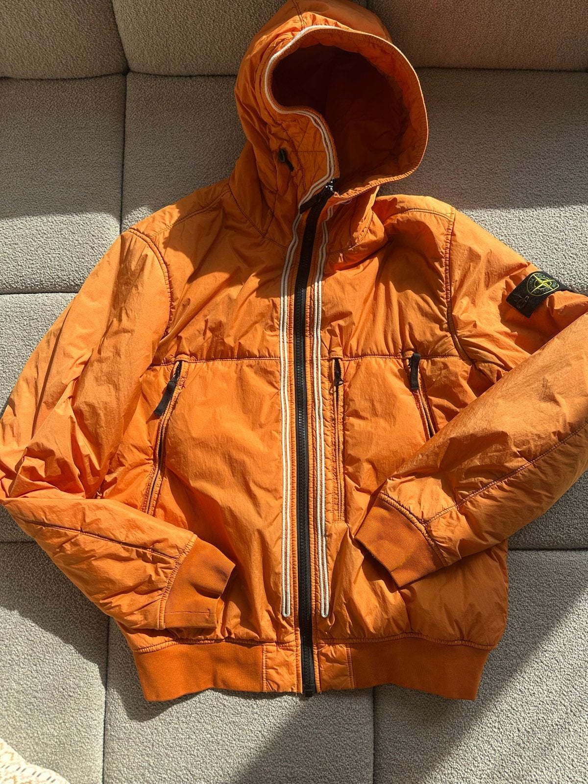 Stoere Stone Island jas - Oranje - Maat XL - Authentiek, Kleding | Heren, Ophalen of Verzenden, Zo goed als nieuw, Maat 56/58 (XL)