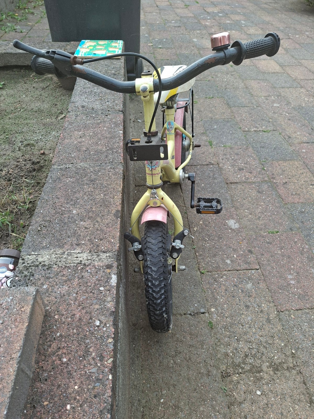 Kinderfietsje 12 inch - Geel/Roze - Gebruikt, Ophalen of Verzenden, Gebruikt, Velgrem, Minder dan 16 inch