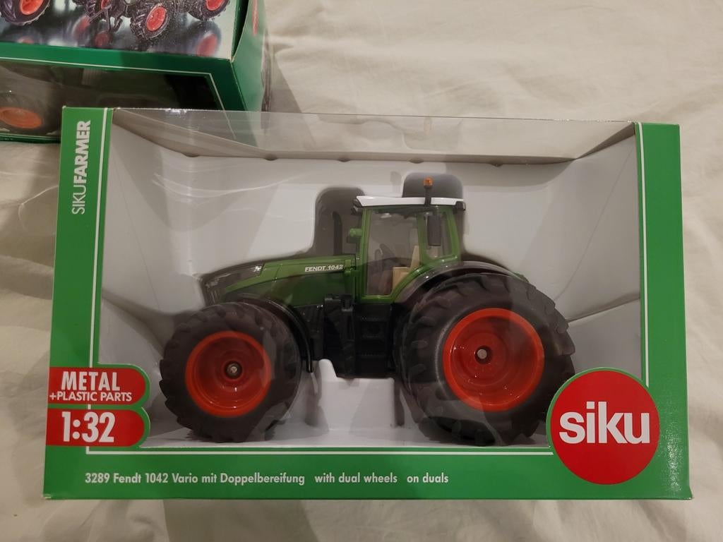 Fendt 1042 dubbellucht siku 1:32 nieuw in doos, Hobby en Vrije tijd, Modelauto's | 1:32, Ophalen of Verzenden, Nieuw, Tractor of Landbouw