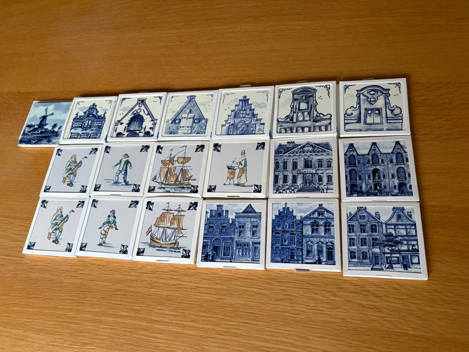 19 vintage KLM Business Class tegeltjes 1981–1986, Verzamelen, Ophalen of Verzenden, Zo goed als nieuw, Overige typen