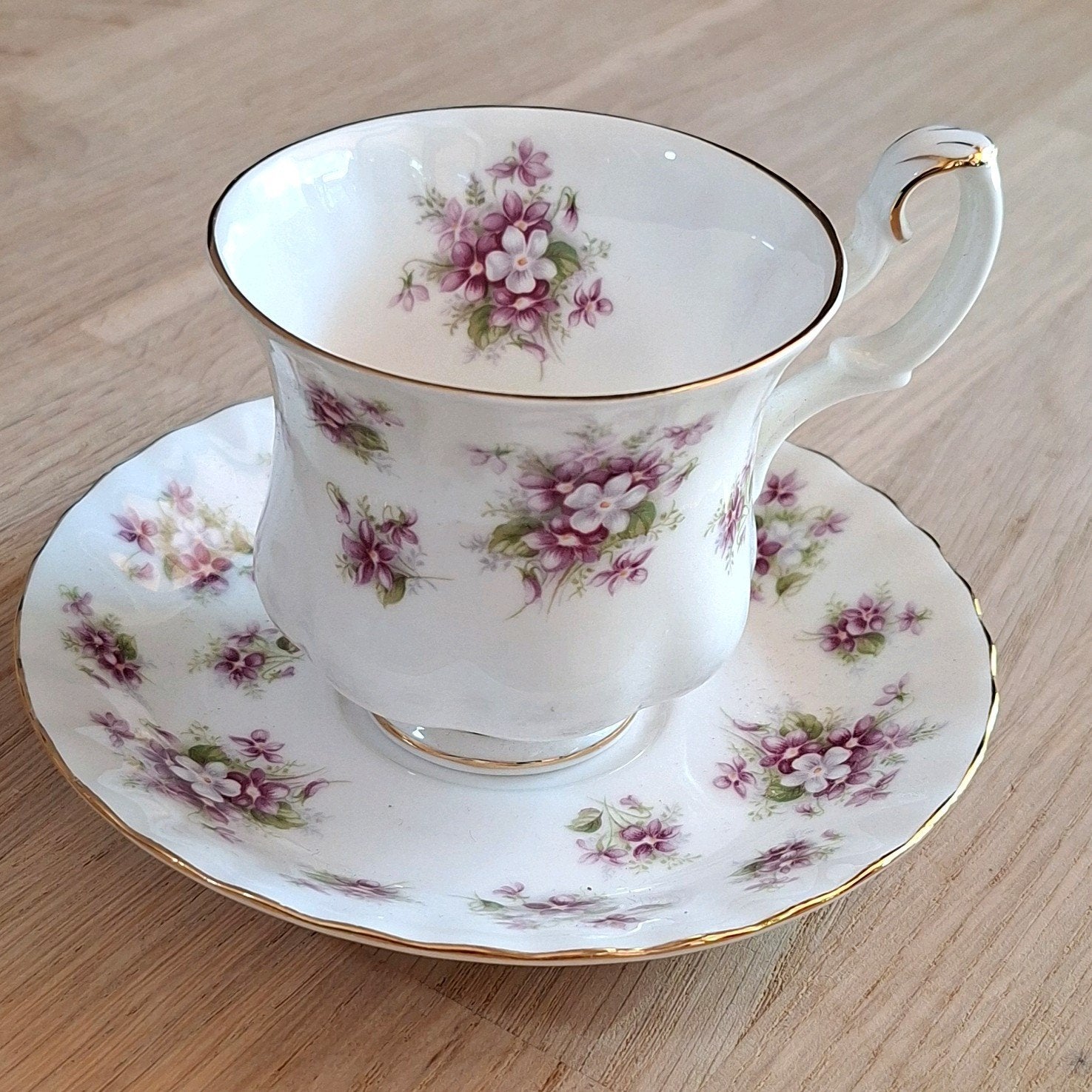 Prachtige Royal Albert "Sweet Violets" Kop en Schotel, Antiek en Kunst, Ophalen of Verzenden