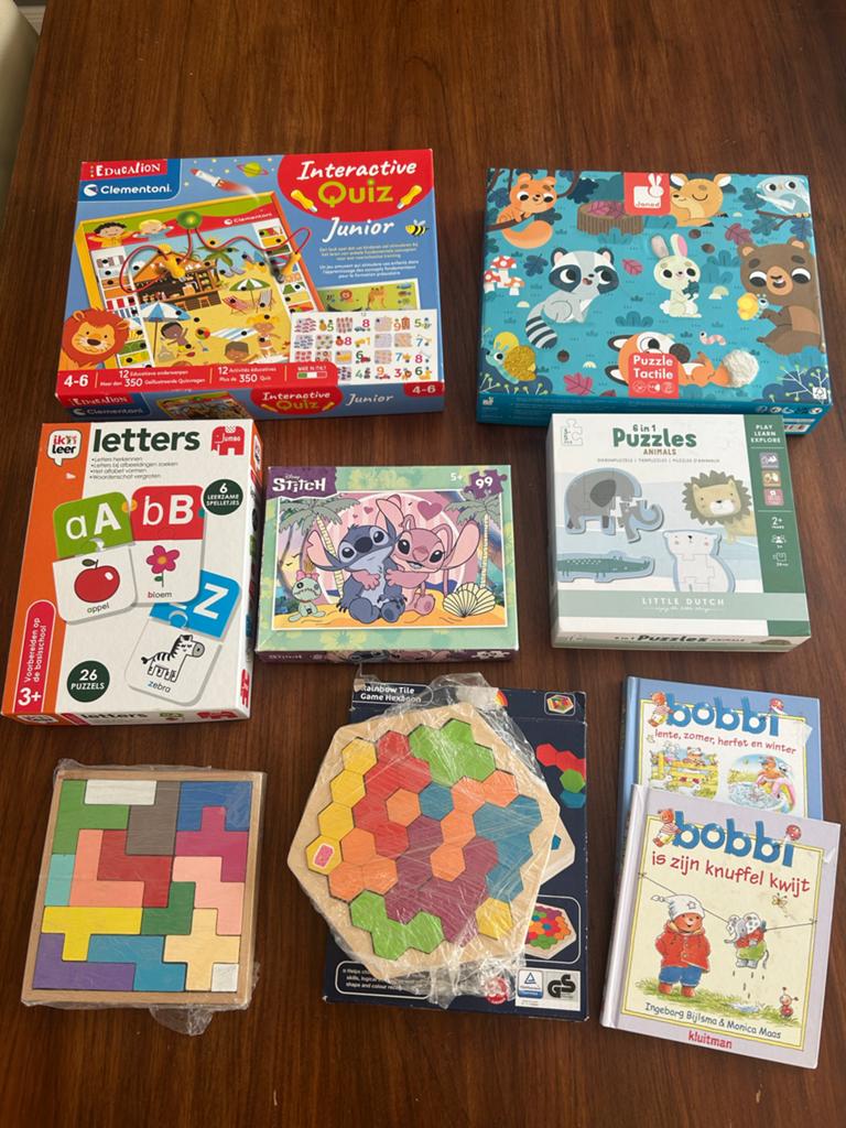 Grote set diverse puzzels en kinderboeken, Kinderen en Baby's, Speelgoed | Kinderpuzzels, 2 tot 4 jaar, Gebruikt, Van hout, Meer dan 50 stukjes