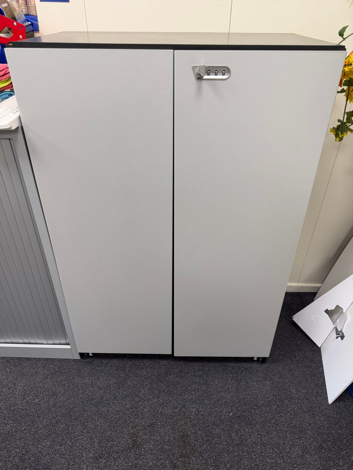 Gratis kast, Computers en Software, Ophalen, Gebruikt, 10 inch, 16 GB
