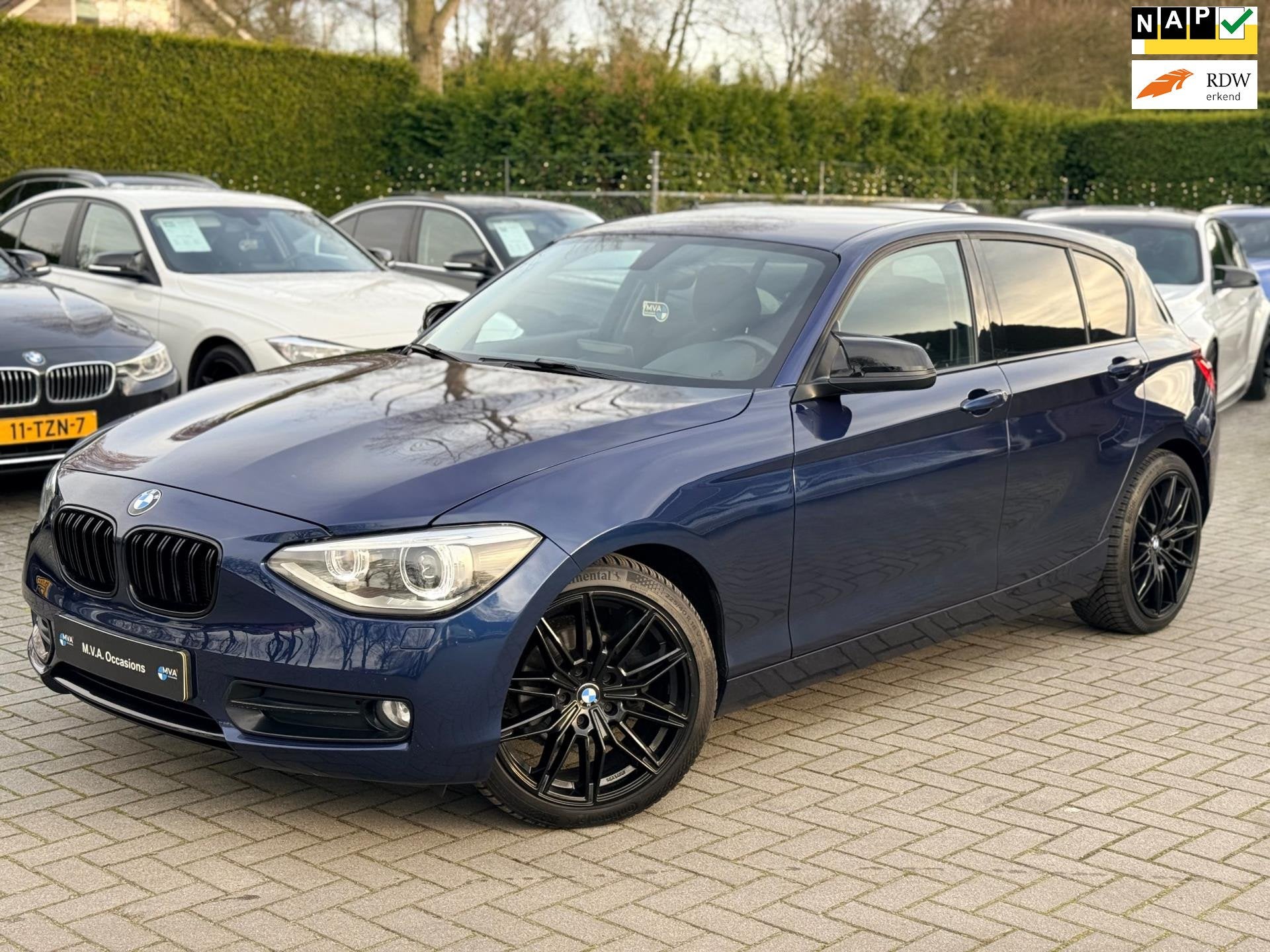 BMW 1-serie 116i Business+ Sport|Nieuwe Ketting + Klepseals|, Auto's, BMW, Euro 5, Gebruikt, 4 cilinders, Blauw